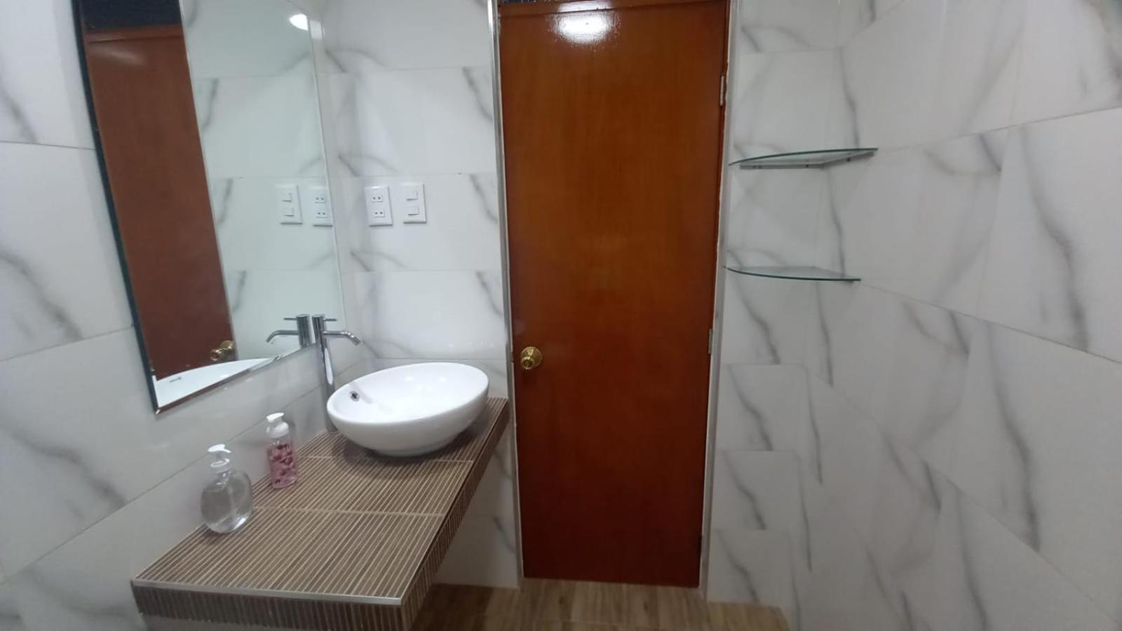 Comfortable Near Airport & Plaza Norte Bus Terminal Alloggio in famiglia
